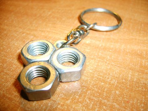 Hex Nut, Fathers Day Crafts, Nuts And Bolts, Diy Keychain, I Don't Know, Diy For Kids, Art Diy, Key Rings, I Decided