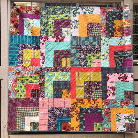 Quarter Log Cabin Quilt Pattern, Quarter Log Cabin Quilt, Quilts 2023, Anna Maria Horner Fabric, Quilt Coats, History Of Quilting, Strip Piecing, Log Cabin Quilt Pattern, Log Cabin Quilt Blocks