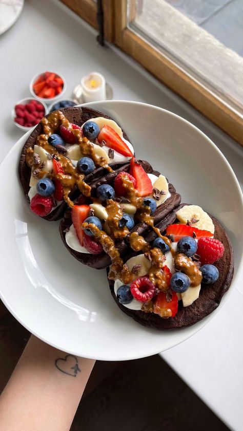 Chocolate pancake tacos😍🍫🌮 these are honestly so fun and delicious to eat!! Have you tried them already?🥰 (recipe… | Instagram Pancake Tacos, Deserturi Raw Vegan, Chocolate Pancake, Soy Yogurt, Biscoff Spread, Breakfast Tacos, Sweet Snacks Recipes, Healthy Sweets Recipes, Cacao Nibs