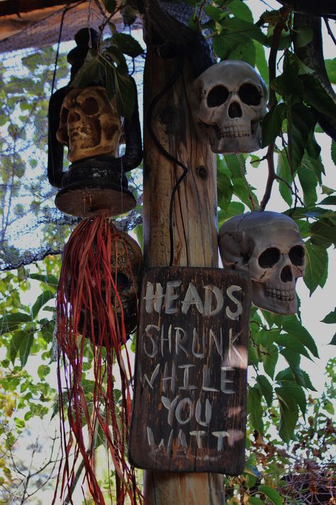 Dead End Haunt 2017 Voodoo Swamp shack area Voodoo In The Bayou, Voodoo Decorations Outdoor, Voodoo Themed Halloween Decorations, Voodoo Halloween Decorations Outdoor, Haunted Tiki Bar, Voodoo Party Theme, Voodoo Bayou Halloween, Halloween Swamp Decorations, Halloween Luau Party