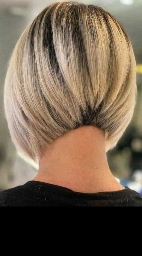 Inverted Bob Haircut, Short Haircuts Ideas, Bob Haircut Ideas, Chic Short Hair, Haircuts Ideas, Short Blonde Haircuts, Mullet Hairstyle Women, Bob Haircut For Fine Hair, Inverted Bob