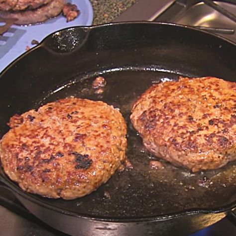 How to make Hamburger Steaks - Easy Ground Beef Steak Patties - Easy Southern Meal Ideas Chopped Sirloin Patties Recipe, Southern Meal Ideas, Hamburger Patties Meals, Bbq Hamburgers, Hamburger Steak Recipes, How To Cook Hamburgers, Hamburger Steaks, Steak Spice, How To Make Hamburgers