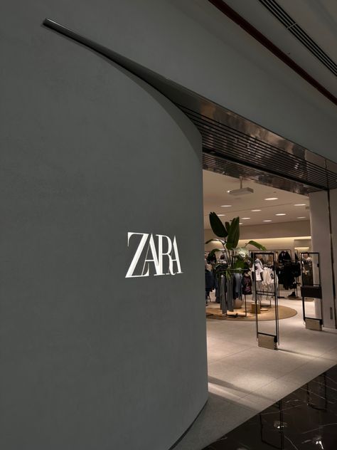 Zara Store Aesthetic, Zara Store Design, Valeria Core, Zara Logo, Logo Online Shop, Zara Shop, Zara Store, Disney Paris, College Work