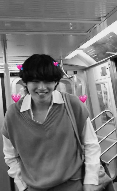 Taehyung Style, V Smile, Anne White, Taehyung Selca, Hold Me Tight, Black And White Theme, Bf Material, Taehyung Photoshoot, Kim Taehyung Funny