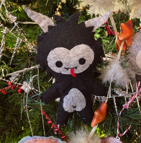 Krampus Felt Ornament, Diy Krampus Ornament, Satanic Crafts, Diy Krampus, Monster Plushies, Alt Christmas, Diy Felt Ornaments, Christmas Victorian, Yule Winter Solstice