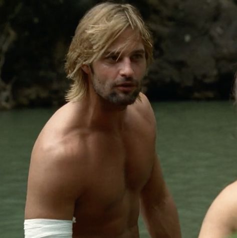 Josh Holloway as James "Sawyer" Ford | LOST S1 Emma Stone Gwen Stacy, James Ford, Josh Holloway, Lost Tv Show, Out Of My League, Ideal Man, I Have A Crush, Lost Love, Man Crush