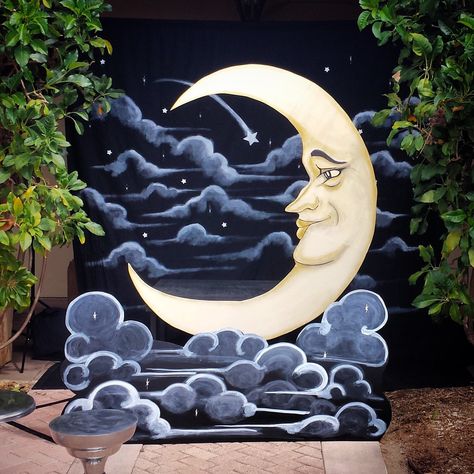 Paper moon photobooths as seen on @offbeatbride #photobooth #vintage Paper Moon Photo Booth, Moon Photo Booth, Starry Night Wedding, Corporate Events Decoration, Moon Photo, Moon Vintage, Casa Halloween, Moon Party, Moon Wedding