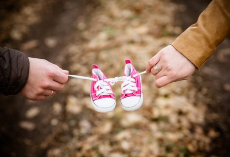 Maternity Prompts, Bump Photoshoot, Maternity Shoot Outfit, Maternity Photography Poses Outdoors, Pregnancy Period, Maternity Photo Props, Maternity Photography Poses Couple, Pregnancy Photos Couples, Mommy Tummy