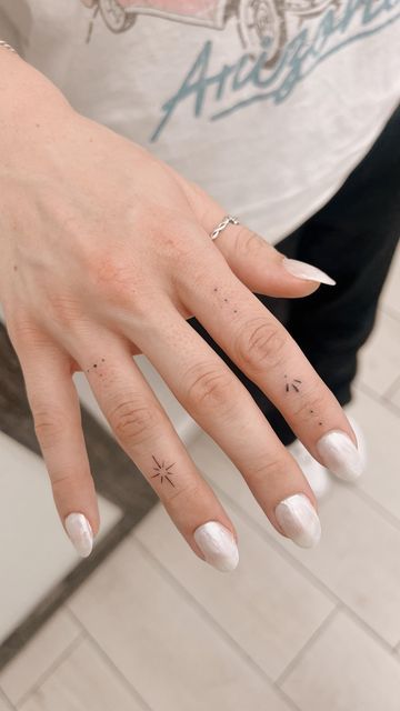 Christina Nguyen 🖊️ Arizona Fineline & Tiny Tattoo Artist on Instagram: "Interested in getting a finger tattoo? 🧐 Keep in mind that with finger tattoos, they tend to fade faster due to environmental factors such as washing hands, wearing gloves, constant hand movement, etc. and would require multiple touch ups in order to achieve the desired result. Fineline tattoos begin at a minimum rate of $150+ and rates increase based on design complexity, color, size, and placement. Click the link in m Small Fine Line Hand Tattoo, Finger Tattoos Fine Line, White Ink Finger Tattoo, Fine Line Tattoo Of Hands, Fine Line Hand And Finger Tattoos, Dot And Line Finger Tattoo, Finger Tattoos, Keep In Mind, White Ink