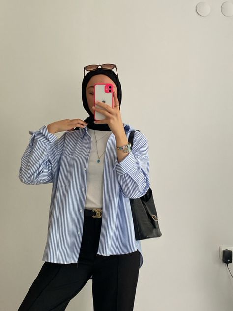 Blue Chemise Outfit Hijab, Blue Striped Shirt Outfit Hijab, Striped Shirt Outfit Hijab, Blue White Striped Shirt Outfit, Blue Stripes Outfit, Kemeja Style, White Striped Shirt Outfit, Blue Striped Shirt Outfit, Ootd Lebaran