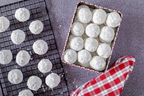 Cashew Nougat Cookies Recipe, Nougat Cookies, Pecan Balls, Christmas Snowball, Snowballs Recipe, Snowball Cookie Recipe, Orange Baking, Best Christmas Cookie Recipe, Mexican Wedding Cookies