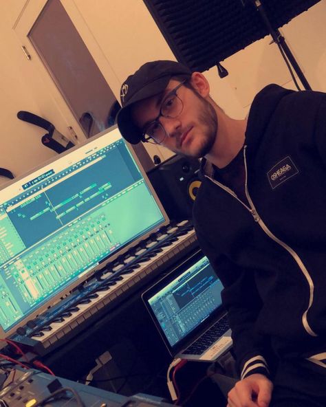 Celine Dion's son Rene-Charles tops SoundCloud chart with raps Celine Dion Sons, Rene Charles Angelil, Music Career, Message Boards, Reality Tv Shows, Celine Dion, Tv News, Reality Tv, Entertainment News