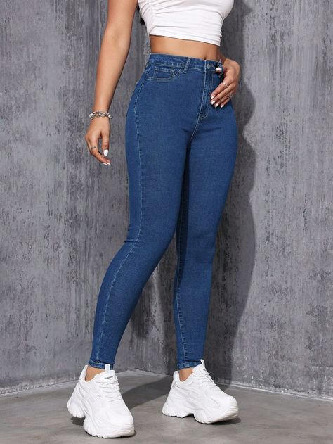 Jeans Slim Women, Jeans Outfit Women 2024, Ladies Jeans Outfits, Slim Jeans Outfit Women, Slim Jeans Outfit, Blue Jean Outfits, Jeans Outfit Women, Chic Jeans, Ladies Jeans