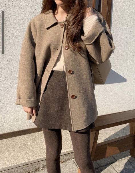 Fall skirt outfit idea brown short skirt tights with beige blazer knit jacket white tee #winter #outfit #aesthetic #2023 Beige Jacket Outfit Aesthetic, Blazer Outfits Business Casual, Blazer Outfits Business, Comfy Outfits Fall, Fall Skirt Outfit, Korean Winter Outfits, Fall Hiking Outfits For Women, Skirt Tights, Fall Skirt