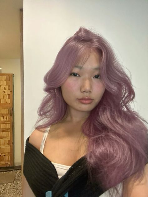 Tan Skin Purple Hair, Pink Hair Brown Skin, Pink Hair On Brown Skin, Lavender Pink Hair, Mauve Pink Hair, Hair On Brown Skin, Purple Pink Hair, Pelo Color Vino, Lilac Hair Color