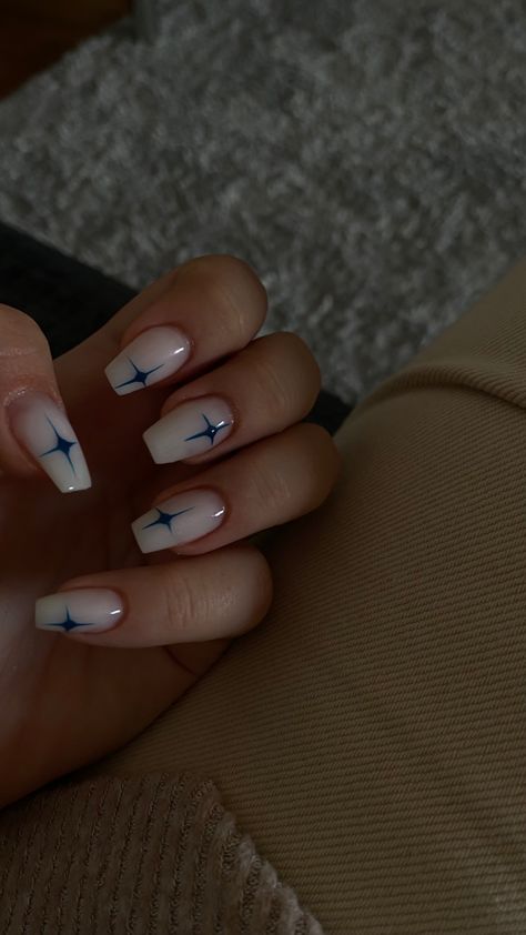 White And Navy Nails Acrylic, White With Navy Blue Nails, One Finger Design Nails, Blue Nails White Stars, White Nails With Blue Stars, Star Nails Acrylic Square, Blue Nails With White Stars, Square Nails With Stars, Navy Star Nails