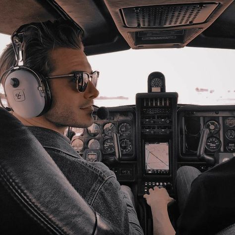 Miles And Tate Aesthetic, Male Pilot Aesthetic, Pilot Boyfriend Aesthetic, Miles Archer Aesthetic, Pilot Aesthetic Male, The Simple Wild Aesthetic, Miles Archer, Ugly Love Colleen Hoover, Hoover Books