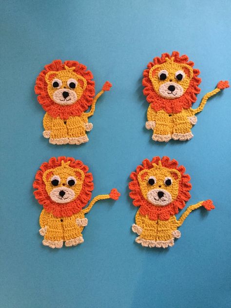 Free crochet lion pattern. Get this free crochet lion appliqué pattern. Knit Appliques Free Pattern, Crochet Lion Applique, Lion Applique, Appliques Au Crochet, Lion Crochet, Pig Pattern, Crochet Applique Patterns Free, Lion Pattern, Crochet Appliques