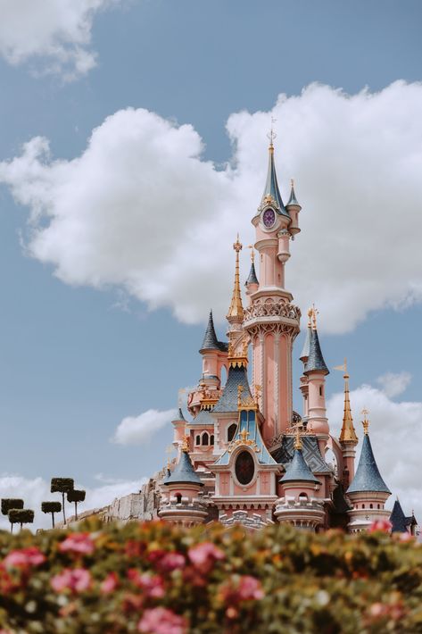 Conseils et astuces pour un séjour réussi à Disneyland Paris ! - Les dessous de Marine Disneyland Paris Wallpaper Iphone, Disneyland Paris Wallpaper, Paris With Family, Disneyland Paris Photography, Disneyland America, Walt Disney Paris, Disneyland Paris Aesthetic, Chateau Disney, Disneyland Paris Castle