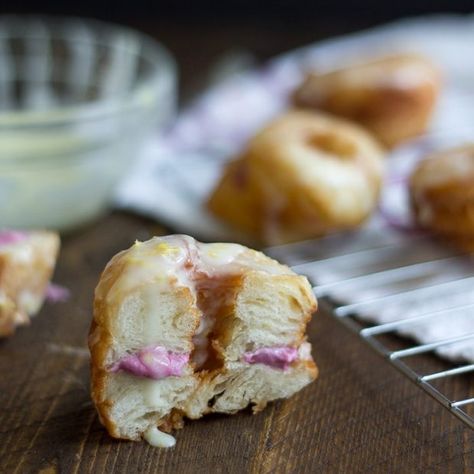 Vegan "Flaky Donuts" with Blackberry-Cream Cheese Filling and Lemon Glaze - 40 Aprons Vegan Donut Recipe, Vegan Doughnuts, Vegetarian Sweets, Cronut, Vegan Donuts, Vegan Bakery, Lemon Glaze, Vegan Dessert, Köstliche Desserts