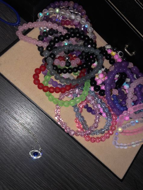 Body Jewelry Diy, Charm Bracelets For Girls, Girly Bracelets, Crystal Vibes, Crystal Bead Jewelry, Bracelet Craft Diy, Wrist Jewelry, Bead Charms Diy, Beads Bracelet Design