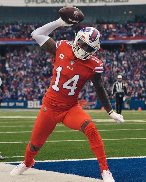 Stephon Diggs, Hokies Football, Stefon Diggs, Buffalo Bills Football, Football Photography, Bills Football, Nfl Photos, Football Game Outfit, Nfl Football Teams