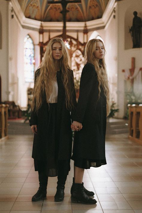 Twins Posing, Sisters Photoshoot Poses, Church Aesthetic, Sister Poses, Fairytale Photography, Costume Drama, Body Reference, Portrait Poses, Reference Images