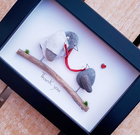 Presents For Doctors, Leaf Art Diy, Pebble Art Family, Salon Gifts, Medical Gifts, Pebble Pictures, Diy Presents, Picture Gifts, Doctor Gifts