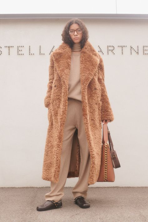 Stella McCartney Pre-Fall 2024 Collection [PHOTOS] Pre Fall Collection, Looks Street Style, Teddy Coat, Double Breasted Jacket, Leather Clogs, Stella Mccartney Elyse, Pre Fall, Business Fashion, Paris Fashion Week