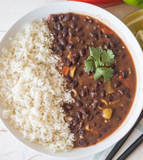 Belqui’s Dominican Rice and Beans – Familia Kitchen Spanish Black Beans, Dominican Rice And Beans Recipe, White Rice And Beans, Dominican Rice And Beans, Dominican Beans Recipe, Dominican Rice, Canned Beans Recipe, Dominicano Recipes, Dominican Style