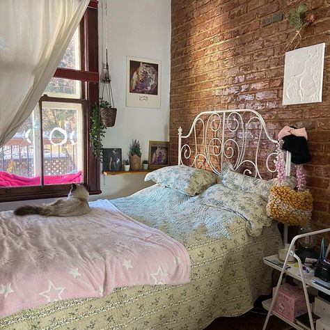 Nancy Wheeler Bedroom, Nancy Wheeler, Coquette Pink, Pretty Bedroom, Pretty Room, Dreamy Room, Dream Room Inspiration, Cozy Room, Room Inspiration Bedroom