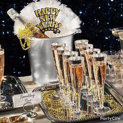 New Year's Eve Party Themes, New Years Eve Party Ideas, Glam Ideas, Wall Clock Digital, Happy New Year Message, Elmo Party, Champagne Tower, Planting Ideas, Black Wall Clock