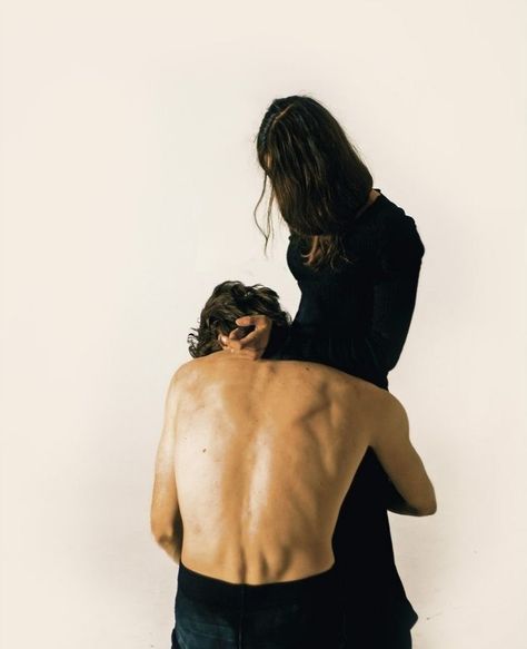 Man Kneeling To Woman Aesthetic, Scar Aethstetic, Vhs Film, Ninth House, Yennefer Of Vengerberg, I'm With The Band, Foto Inspiration, Couple Aesthetic, Book Aesthetic