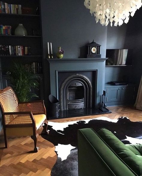 Color Palette Living Room, Living Room Wood Floor, Dark Living Rooms, Black Living Room, Interior Minimalista, Cosy Home, Trendy Living Rooms, Dark Interiors, Living Room Green