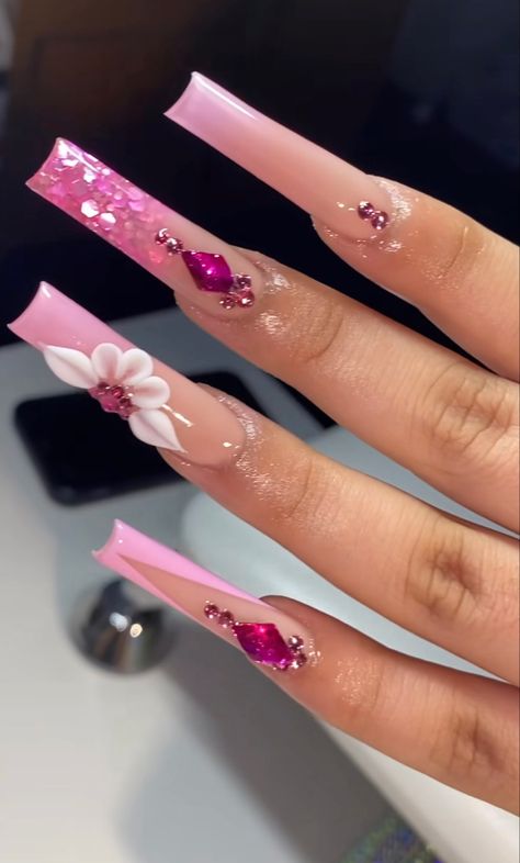 Nails Art Simple, Nail Art 2022, Design Nails Art, Pink Bling Nails, Nail Art 2023, Nail Art For Short Nails, Art For Short Nails, Nail Art Inspo, Quinceanera Nails