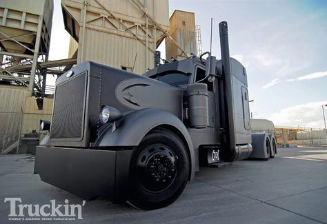 Blacked out Pete Truck Wallpaper, Custom Big Rigs, Peterbilt 379, Truck Yeah, Show Trucks, Big Boy Toys, Peterbilt Trucks, Big Rig Trucks, Large Cars