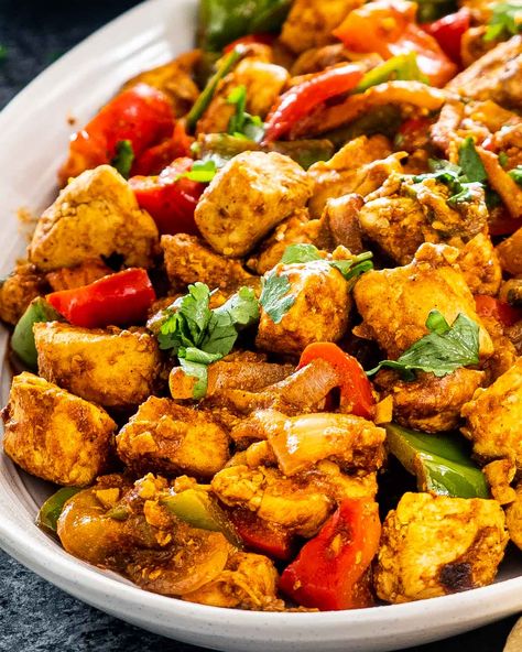 Chicken Jalfrezi Recipe, Jalfrezi Recipe, Chicken Jalfrezi, Hoisin Chicken, Tomato Curry, Jo Cooks, Curry Dishes, Indian Restaurant, Quick Weeknight Dinners