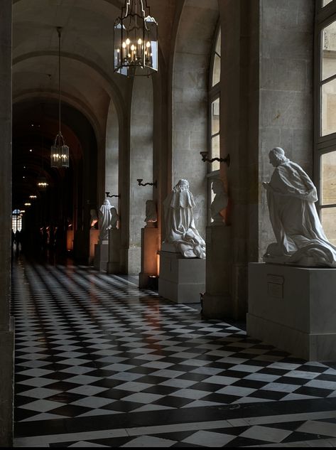 Haunted Museum Aesthetic, Creepy Museum, Horror Museum, Museum Hallway, Dark Museum, Room Aesthetic Dark, White Alligator, Paris Opera House, Palace Interior