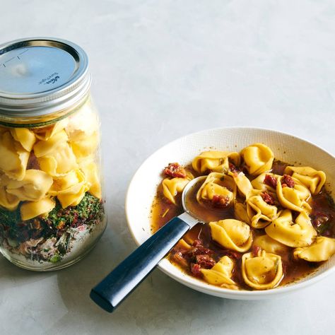 Italian Tortellini Soup in a Jar 6 Dry Soup Mix Recipes, Italian Tortellini Soup, Mason Jar Soup, Mason Jar Gifts Recipes, Italian Tortellini, Pasta Fagioli Soup, Dry Soup Mix, Fagioli Soup, Soup In A Jar