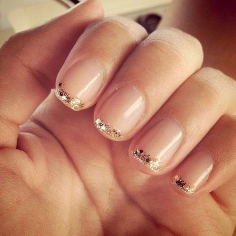 Tout savoir sur la french manucure - Elle Ivory Nails, Manicure Pictures, Champagne Nails, French Tip Nail Art, Emerald Nails, Fall Nail Polish, Nail Polish Colors Fall, Nails Classy, Rose Nail Art