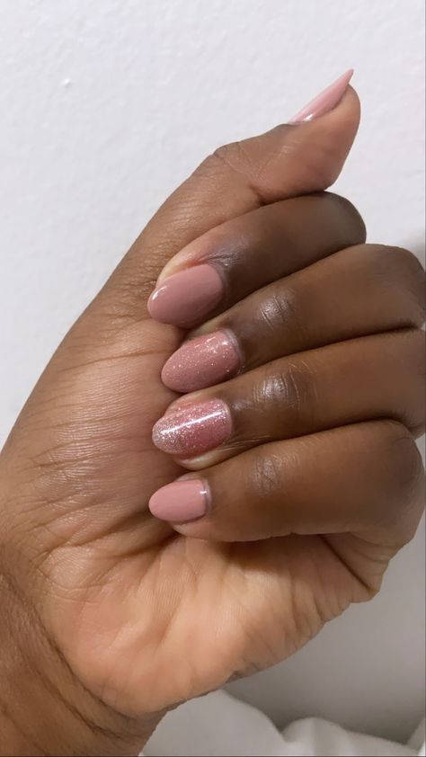 Dark Skin Pink Nails, Gel Manicure Black, Dusky Pink Nails, Pink Nails Black Women, Nails 2023 Trends Summer, Pink Gel Manicure, Brown Hands, Natural Almond Nails, Cute Almond Nails