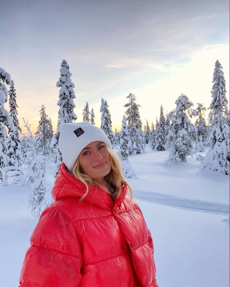 Ski Trip Pictures, Winter Snow Aesthetic, Girls Ski Trip, Winter Vacation Outfits, Ski Trip Outfit, Snow Aesthetic, Colorado Outfits, Ootd Winter, Ski Girl