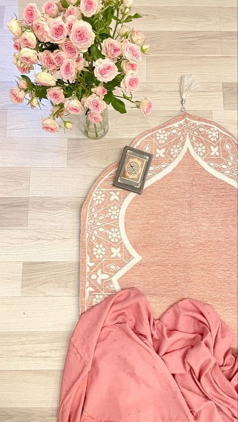 Islam Phone Wallpaper, Pink Muslim Aesthetic, Islamic Pink Wallpaper, Pink Muslim Wallpaper, Pink Islamic Wallpaper, Wallpaper Islami Aesthetic, Foto Al Quran, Al Qur'an Aesthetic, Pink Wallpapers