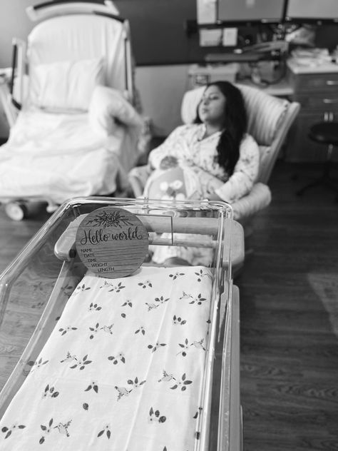 Raw Labor And Delivery Photography, In Hospital Maternity Photos, Labor Photoshoot, Hospital Photos Newborn Delivery Room, Labor And Delivery Pictures, Labor Photography Delivery Room, Labor And Delivery Photography, Labor And Delivery Room, Hospital Delivery Room