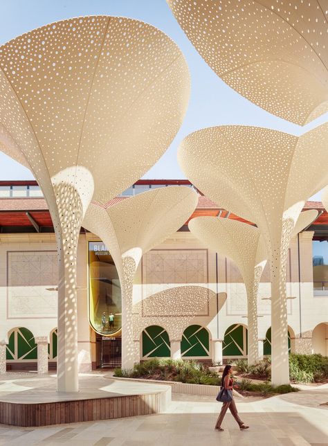 snøhetta redesigns landscaping in austin's blanton museum Museum Entrance, Blitz Design, Renovation Architecture, University Of Texas At Austin, Ellsworth Kelly, Skyscraper Architecture, Entrance Design, Museum Architecture, Shade Structure