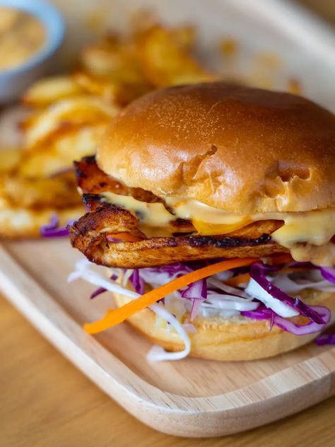 Peri Peri Style Chicken Burgers Recipe Chilli Mayo, Crispy Roasted Chicken, Tangy Coleslaw, Hearty Chicken Soup, Easy Burger Recipe, Sweet Chilli Chicken, Quick Easy Dinners, Week Meals, Chicken Burgers Recipe