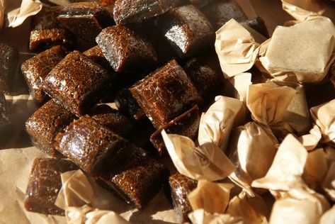 Treacle Toffee, Bonfire Night Food, Black Treacle, Demerara Sugar, Christmas Treats For Gifts, Toffee Recipe, Scottish Recipes, The Dentist, Bonfire Night