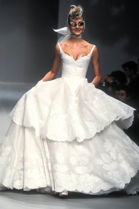 Scarie Movie, 90s Wedding Dress, Jean Louis Scherrer, Runway Fashion Couture, Emma Frost, Pretty Wedding Dresses, Dream Wedding Ideas Dresses, Runway Dresses, Bridal Inspo