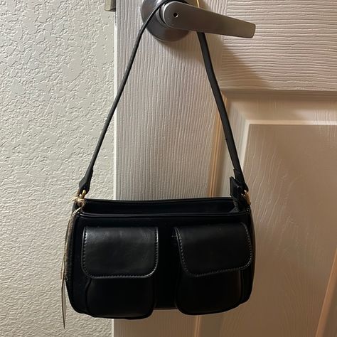 Black brandy purse new with tags on!!! Brandy Melville Purse, Brandy Melville Bag, Side Bags, Black Purses, Casual Fit, Christmas Wishlist, My Dream Closet, Bags And Accessories, Work Casual