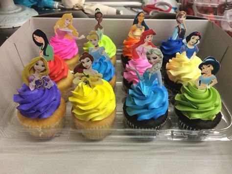 Cupcakes Princess, Cupcakes Princesas, Disney Princess Birthday Cakes, Disney Princess Cupcakes, Doll Birthday Cake, Unicorn Desserts, Princess Birthday Party Decorations, Disney Princess Cake, Disney Princess Birthday Party